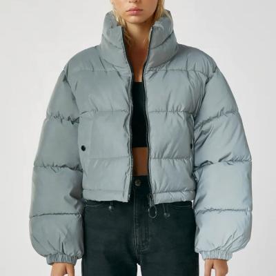 China Winter wear warm reflective cropped women winter puffer jacket short padded jacket en venta