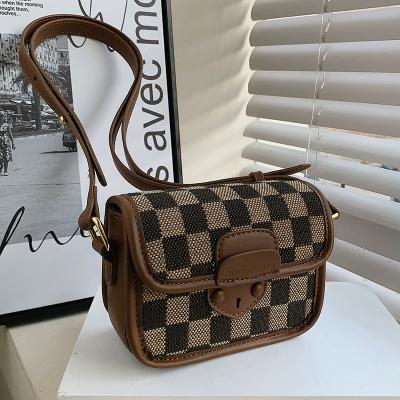 China 2023 New Retro One Shoulder Portable Fashion Women's Messenger Bag Soft Plaid Small Square Bag for sale