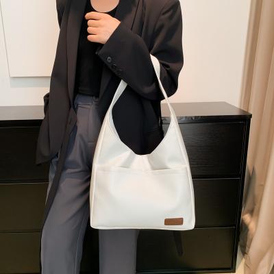 China Fashion waterproof women bag hot sale hobo bags shoulder soft single shoulder tote bags large capacity carried with one main compartment for sale