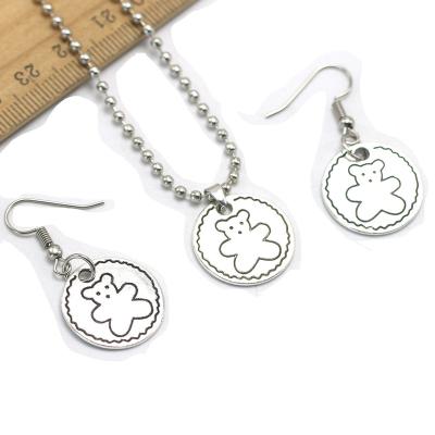 China Cute Cute Bear Necklace Thin Chain Pendant Necklace For Girls Fashion Korean Bear Sweater Neck Chain Necklaces Long Necklace Jewelry for sale