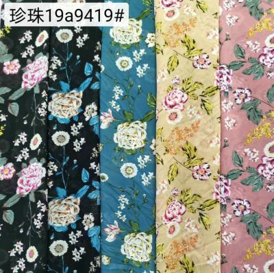 China Shrink-Resistant 100% Polyester Flower Design Printed Chiffon Fabric For Women Dressing for sale