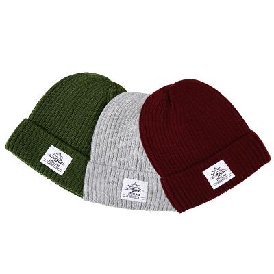 China Beanie manufacturer colorful custom logo beanie hat woven label cuff beanie for sale