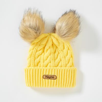 중국 Baby Size Warmly Thick Knit Beanie Leather Patches Toddler Beanie With Fur Pompom 판매용