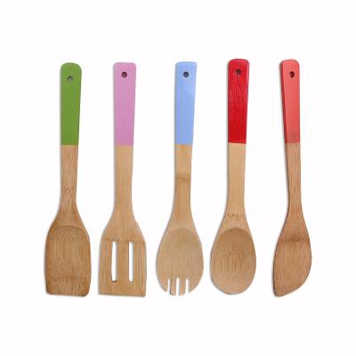 China Kitchen Sustainable Bamboo Wooden Cookware Serving Slotted Spatula Scraper Spoon With Long Color Handle for sale