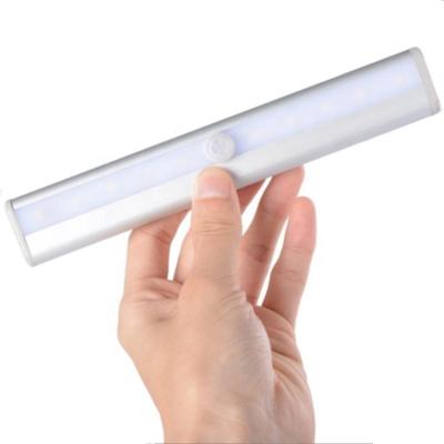 China Minimalist Aluminum Induction LED Battery Powered 190mm Warm White Smart Infrared Sensor Human Body Mini Light Bar For Indoor for sale