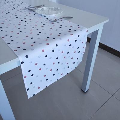 China Wholesale Washable Oilproof Home And Garden Table Runner With Polka Dot for sale