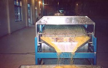 China Single Belt Cooler Beeswax Pellet Manufacturing Equipment With High Productivity for sale