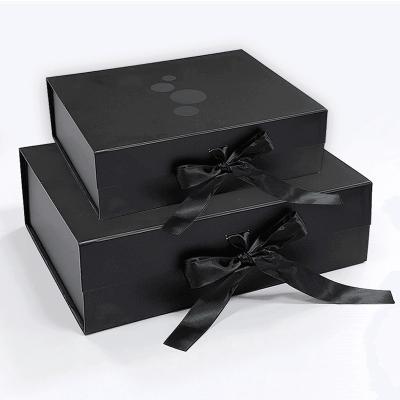 China 157g Art Paper Magnetic Packaging Box 2mm Cardboard Magnetic Gift Boxes With Ribbon for sale