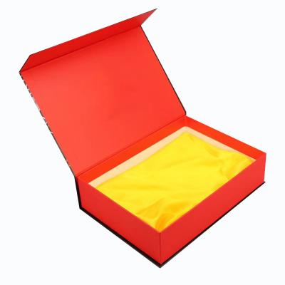 China Recyclable CMYK/PANTONE Printing Red Magnetic Box Gift Set for End Luxury Packaging for sale