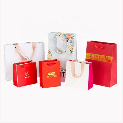 China Custom Order Acceptable Luxury Logo Printed Shopping Bag for Beautiful Holiday Gift for sale