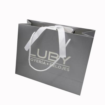 China Hot Stamping Custom Luxury Gift Bags Recyclable Kraft Shopping Bags With Handles for sale