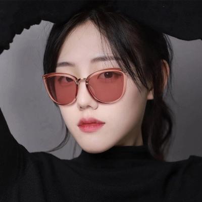 China Lady Wholesale Metal Temple Oversized Cat Eye Sunglasses 2021 New Arrival Fashion Sunglasses for sale