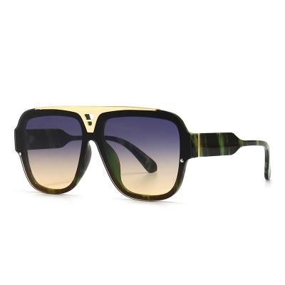 China Fashion sunglasses ELGZ accessories UV glass in fashion Europe designs sunglass small moq are supported for sale