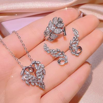 China 4pcs/set CLASSIC Romantic Love Heart 3A Necklace Zircon Ring Leaf Stud Earrings Bridal Pendant Jewelry Set For Women for sale