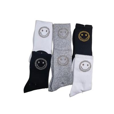 China New Fashion Sporty White Men's Medium Cotton Socks Tube Men's Socks for sale