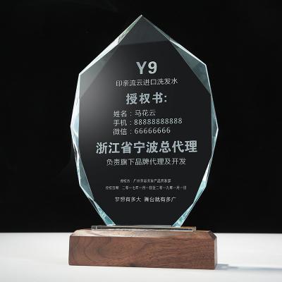 China China China Wholesale Customize Photo Glass Plaque UV Printing Awards Stand On Wooden Base for sale