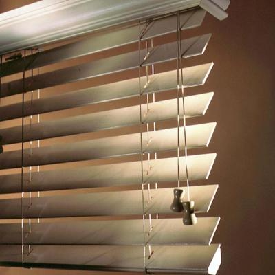 China Art Decor 2inch 50mm Low Wood Venetian Blinds For Office Curtain 50mm Tilt Mechanism Wooden Venetian Blinds In Motorized for sale