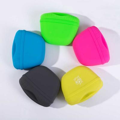 China Hot Selling Portable Amazon Dogs Silicone Dog Treat Pouch Dog Treat Bag Dog Training Bag With Magnetic Closure And Waist Clip for sale