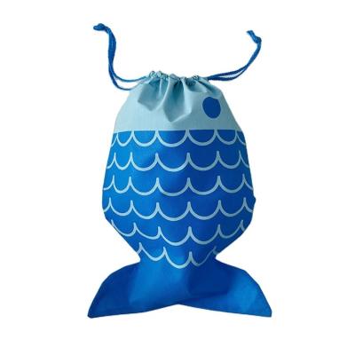 China 100% New Design Eco-friendly Fish Form Non Woven Drawstring Pouch for sale