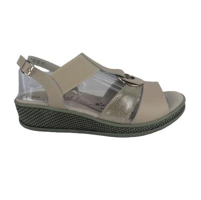 China Summer Flat Outdoor Ladies Sandal Woman Metal Decoration Metal Heel Leather Sandal for sale