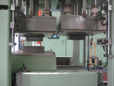 Chine Opération facile de machine de Thermoforming de pulpe de rendement élevé pour l'emballage de pulpe à vendre