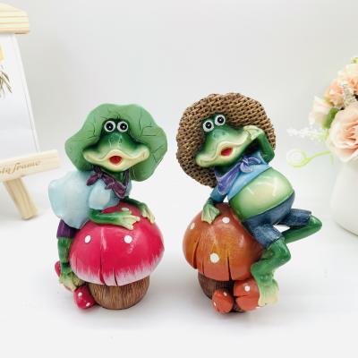 China China Resin Frog Garden Ornaments Sit Mushroom Frog Couple Resin Open Ornaments Home Gifts for sale