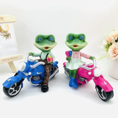 China China Resin Frog Garden Ornaments Ride A Motorcycle Frog Couple Resin Opens Ornaments Home Gifts for sale