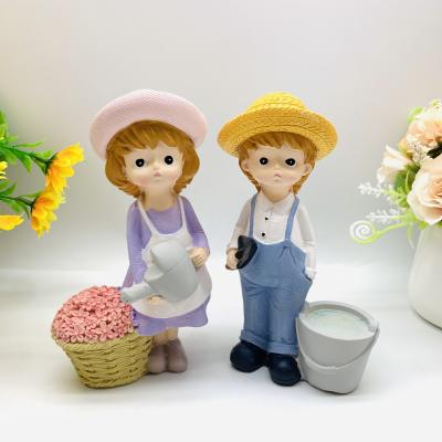 China China hot selling water rural cartoon love couples resin crafts furnishing articles flower lovers and garden lovers for sale