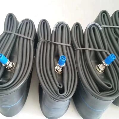 China Las válvulas de caucho butílico para motocicletas 2.75-17 con resistencia de 10-12 MPA en venta