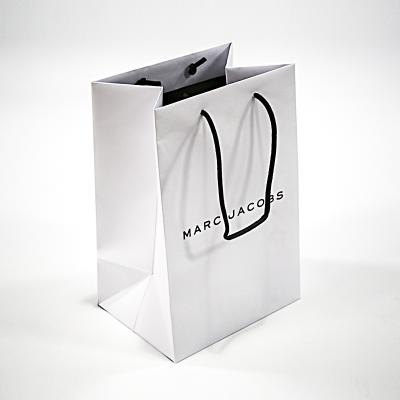 China Luxury Paper Bag Recycled Materials Exclusive Paper Bag To Custom Fashionable Paper Bag For Shopping for sale