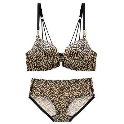 China Leopard-copy Beauty Breathable Sexy Women Back Underwear Gather Adjustable Small Bra Without Rings Traceless Front Buckle Bra Set for sale