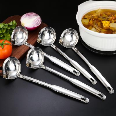 China Viable Kitchenware Soup Spoon Separator 304 Stainless Steel Oil Separator Oil Leakage Filter Spoon for sale