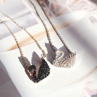 China Europe and America customized super lightning Crystal Pendant Clavicle Chain Fashion Rose Gold Chain simple swan necklace wind for sale