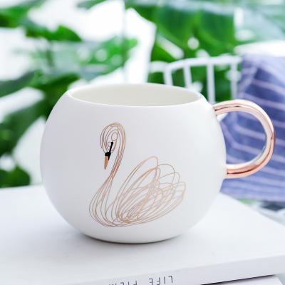 China Zogift 2021 New Viable Creative Stylish Swan Pattern Ceramic Coffee Mug Large Capacity Office Home Travel Tumbler Tea Mug for sale