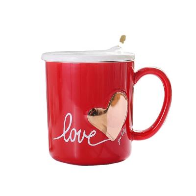 China Sustainable Zogift Heart Pattern Painted Gold Love Couples Travel Tea Cup Luxury Custom Logo White Ceramic Coffee Mug With Gold Handle for sale