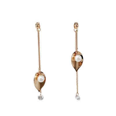 China FASHIONABLE Custom Luxury Jewelry Modern Pearl Dangle Zircon Wedding Bridal Earring High Quality for sale