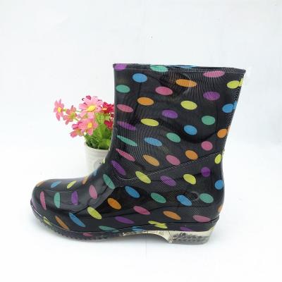 China Good Quality Garden Women's Lightweight Rain Boots Women's Colorful PVC Waterproof Outdoor Rain Boots for sale