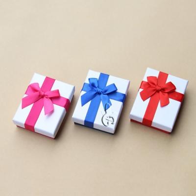 China Recycled Materials Hot Sale GIF Paper Box Packaging With Bow Tie For Jewelry Necklace Earrings Box for sale