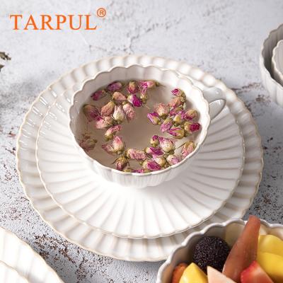 China Sustainable Tarpul Chrysanthemum Porcelain Round Plate Ceramic Dinnerware OEM Acceptable for sale