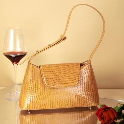 China Ladies Crocodile Pattern Daily Used Shoulder Bag Wave Simple Design Hot Sell Bag Fashionable Lady Handbag Underneath for sale