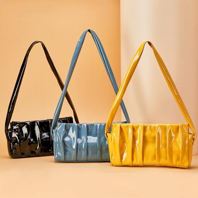 China 2022 new fashion women's bags shape the trend of large-capacity bright color patent leather simple one-shoulder women's bag for sale