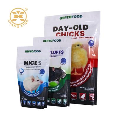 China Customized 5kg 10kg 15kg Stand Up Pet Food Bag Plastic Livestock Feed Packaging With Zipper for sale