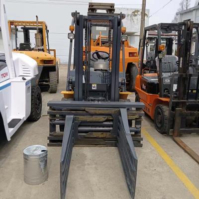 China Yellow FD30T Forklift A Versatile Machine for Various Applications for sale