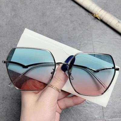 China Resin Gift Promotional Custom Fashion Rectangle The Small Shading New Trendy Rimless Sunglasses for sale