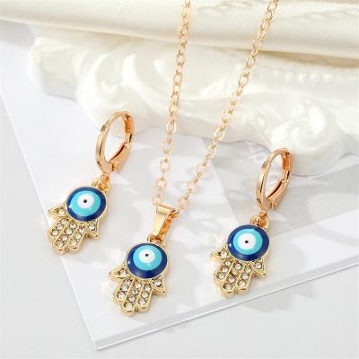 China HOT gift 2022 new fashion rhinestone palm earrings necklace set alloy women earrings and necklace set for sale