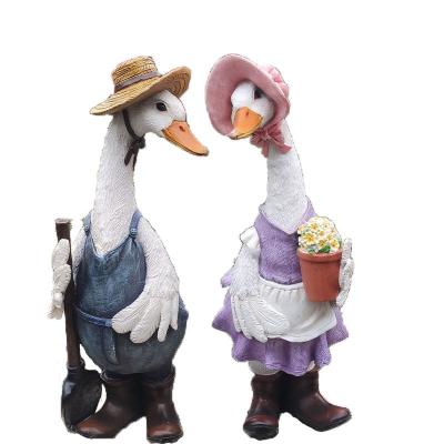 China New Europe Style Resin Outside Duck Home Garden Decoration Statue Figurine Animal Sculpture for sale