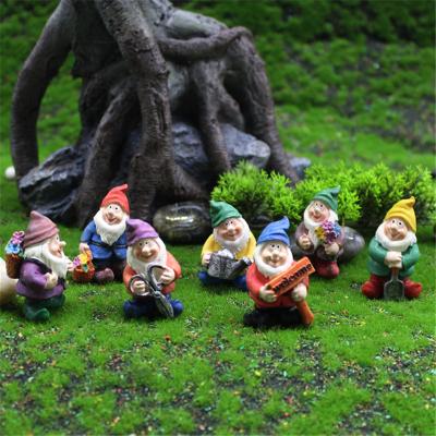 China Wholesale New Europe Style Resin Dwarf Figurine Garden Decoration Fairy Garden Articles Statue Decor for sale