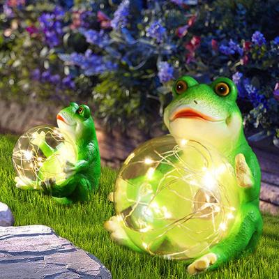 China Hot Sale Europe Amazon Resin Figurine Squirrel Animal Frogs Gnome Decor Statue Sculpture Solar Light Garden Frog Decoration for sale