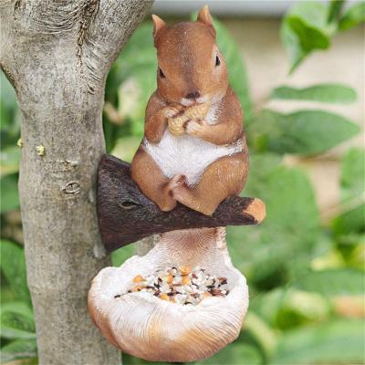 China New Europe style resin figurine bear garden statue decoration squirrel proof bird feeder animal hanging for sale