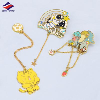 China Longzhiyu 15Years China Nickel Free Factory Promotional Gift Made in China Cloth Chain Enamel Pin Badge for sale